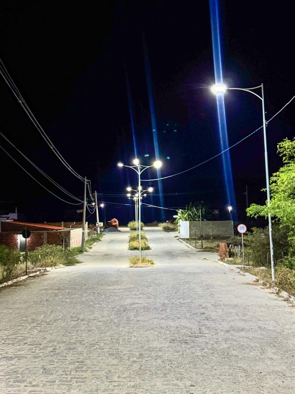 itapetim:-rua-padre-diniz-recebe-iluminacao-em-led
