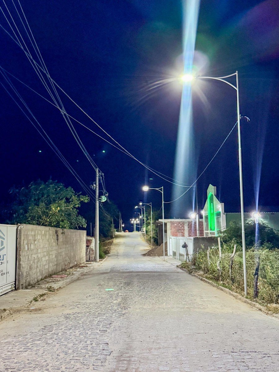itapetim:-rua-padre-diniz-passa-a-contar-com-iluminacao-em-led