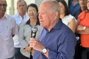 iguaracy-recebe-retroescavadeira-por-meio-de-emenda-de-renildo-calheiros