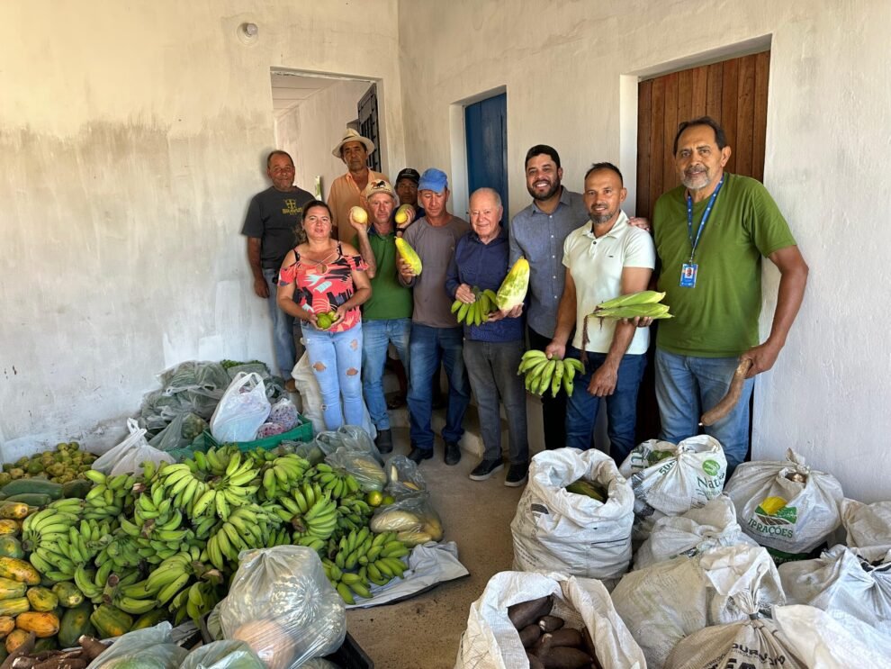 prefeito-dr.-pedro-alves-visita-escritorio-do-ipa-em-iguaracy-e-conhece-paa