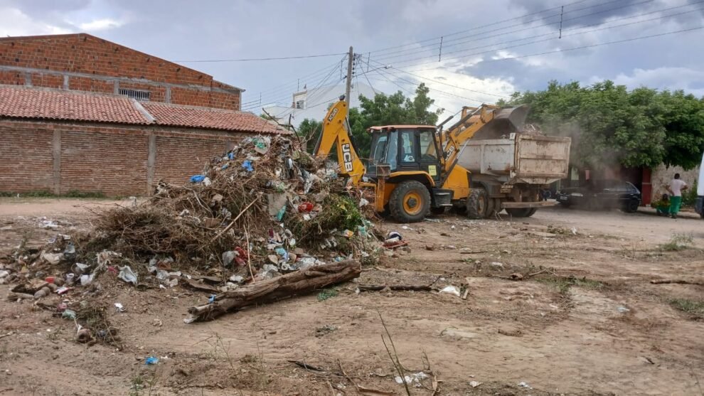 prefeitura-de-floresta-intensifica-acoes-de-limpeza-urbana-e-reforca-colaboracao-da-populacao