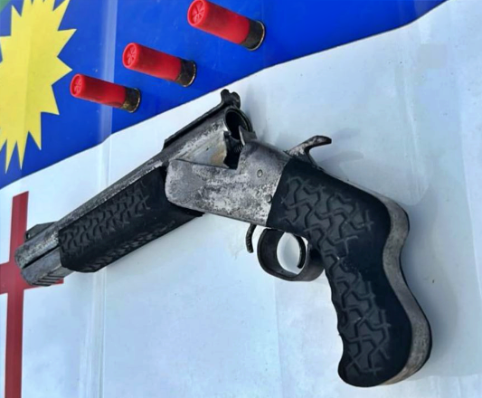 policia-apreende-espingarda-calibre-12-e-drogas-em-area-dominada-pelo-trafico-em-gravata