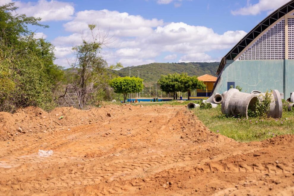prefeitura-de-quixaba-inicia-obra-de-pavimentacao-da-rua-projetada-no-bairro-sao-sebastiao
