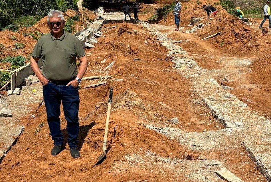 prefeito-de-quixaba-inaugura-passagens-molhadas-das-batatas-e-bezerros-na-sexta-feira