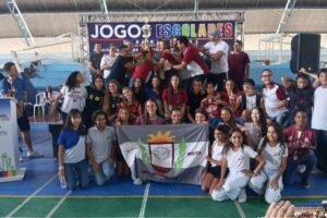 diretora-da-dom-mota-parabeniza-equipe-por-titulo-nos-jogos-escolares