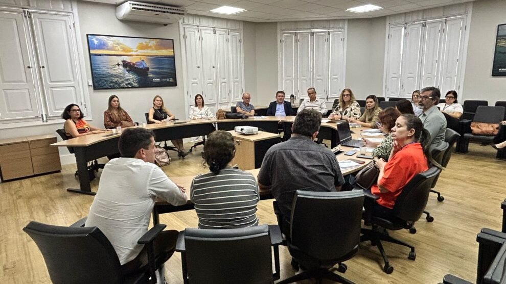 duque-participa-de-reuniao-com-clinicas-de-hemodialise-e-secretaria-de-saude