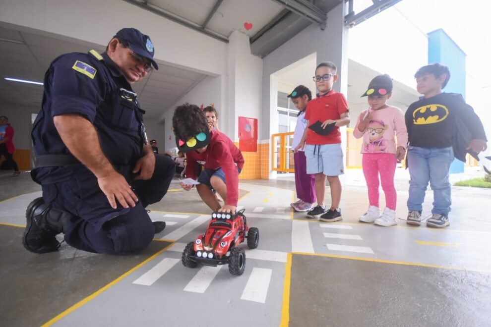 criancas-de-creche-em-gravata-participam-de-acao-educativa-sobre-transito-no-maio-amarelo