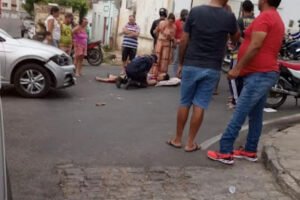 carro-colide-com-moto-e-deixa-motociclista-ferido-no-centro-de-afogados-da-ingazeira