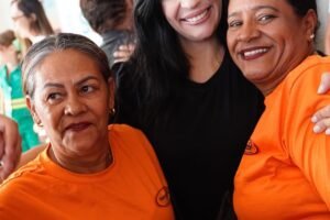 prefeita-marcia-conrado-homenageia-garis-no-seu-dia-com-visita-a-secretaria-de-servicos-publicos