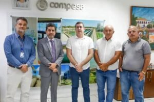 manuca-representa-prefeito-e-discute-com-compesa-abastecimento-em-comunidades-de-custodia