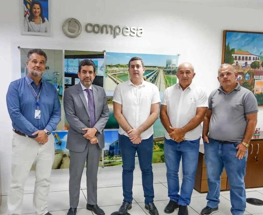 manuca-representa-prefeito-e-discute-com-compesa-abastecimento-em-comunidades-de-custodia