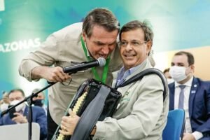 gilson-machado-pede-pix-pra-bolsonaro.-“ja-gastou-r$-8-milhoes”