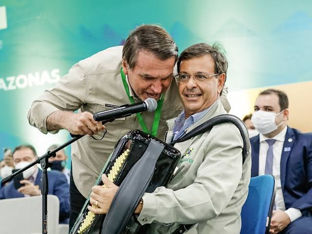 gilson-machado-pede-pix-pra-bolsonaro.-“ja-gastou-r$-8-milhoes”