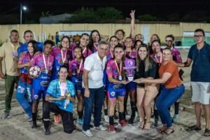 v10-leva-trofeu,-mas-o-futebol-feminino-foi-o-grande-campeao