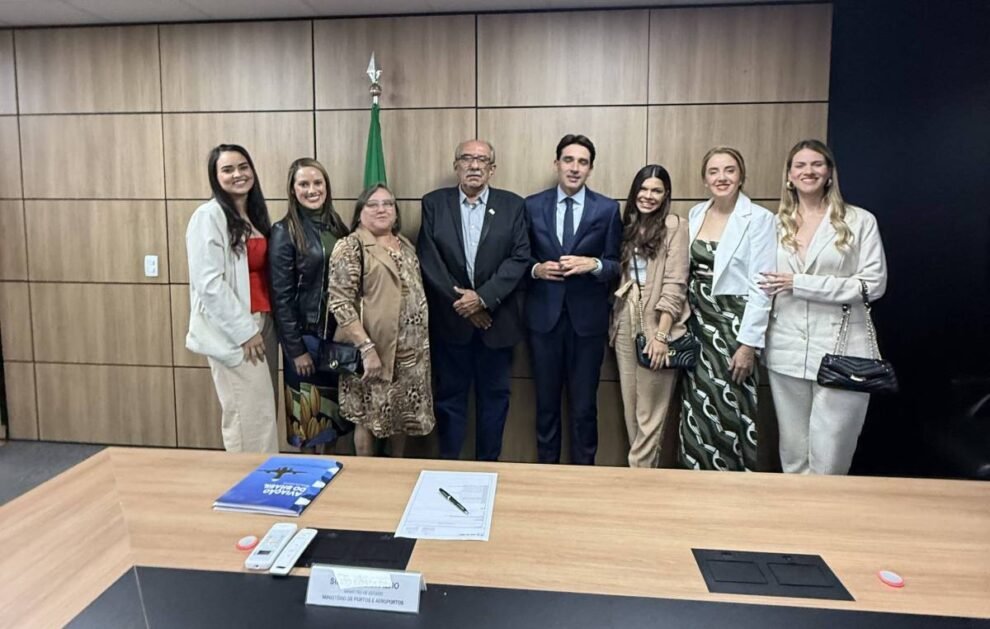 luciano-torres-anuncia-r$-1-milhao-para-pavimentacao-em-ingazeira-apos-reuniao-com-ministro