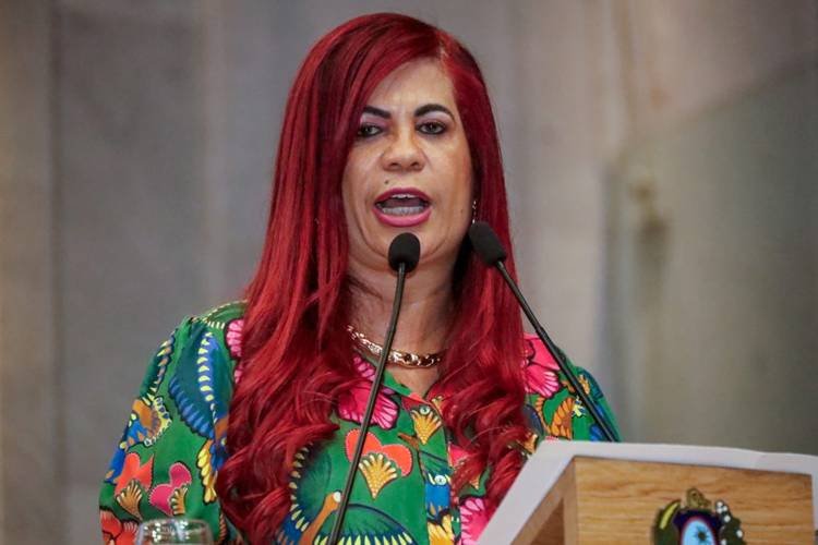 deputada-gleide-angelo-cobra-delegacia-da-mulher-para-serra-talhada
