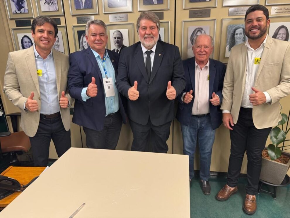 prefeito-de-iguaracy-se-reune-com-deputado-federal-renildo-calheiros-em-brasilia