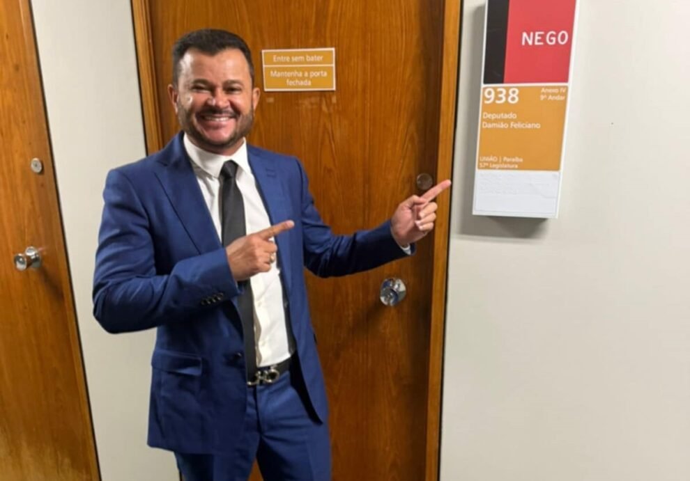 em-brasilia,-prefeito-de-tavares-pb-tem-agenda-com-o-deputado-damiao-feliciano