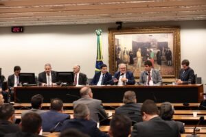 amupe-reune-prefeitos-com-bancada-federal-e-cobra-avanco-de-pautas-municipalistas-prioritarias