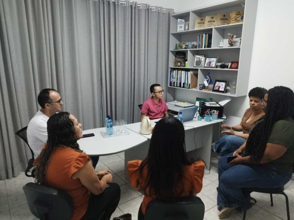 prefeitura-de-brejinho-firma-parceria-com-a-viven-para-promover-cidadania-nas-escolas