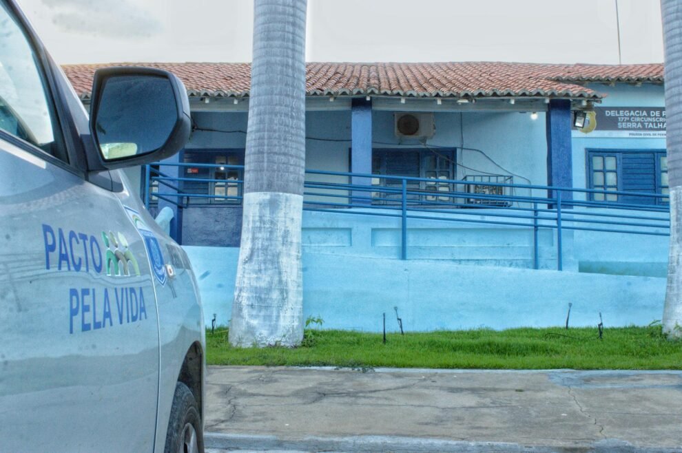 mae-flagra-filho-gay-com-outro-homem-e-discussao-vem-parar-na-dp-de-st