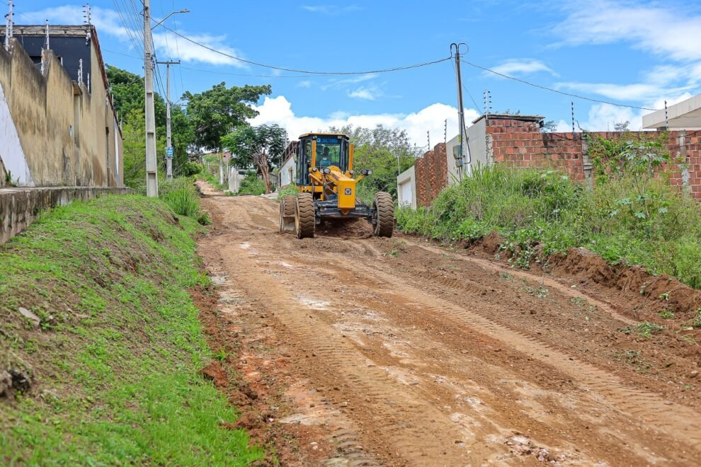 prefeitura-de-gravata-realiza-terraplanagem-e-manutencao-viaria-no-jardim-petropolis