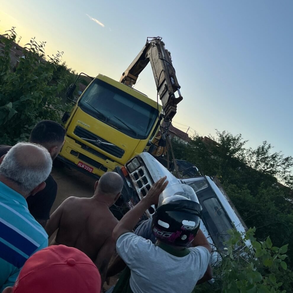 motorista-perde-o-controle-e-f4000-tomba-na-ponte-do-vila-bela-em-st