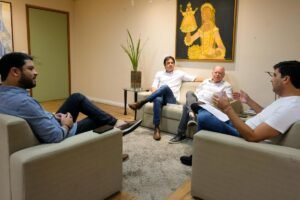 prefeito-de-iguaracy-anuncia-novo-onibus-escolar-e-confirma-licitacao-para-construcao-de-creche