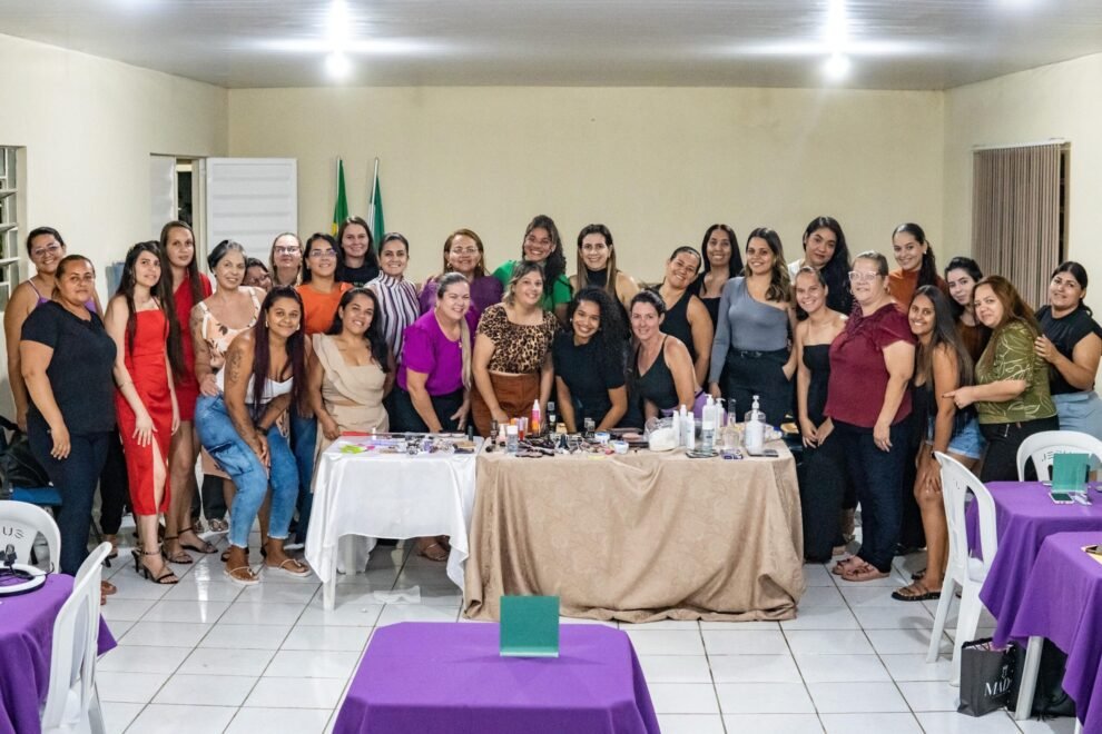 prefeitura-de-itapetim-conclui-curso-de-maquiagem-para-30-mulheres-do-municipio