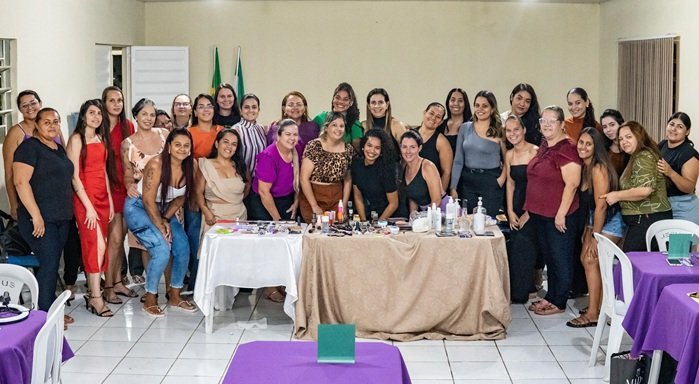 prefeitura-de-itapetim-conclui-curso-de-maquiagem-para-30-mulheres-do-municipio