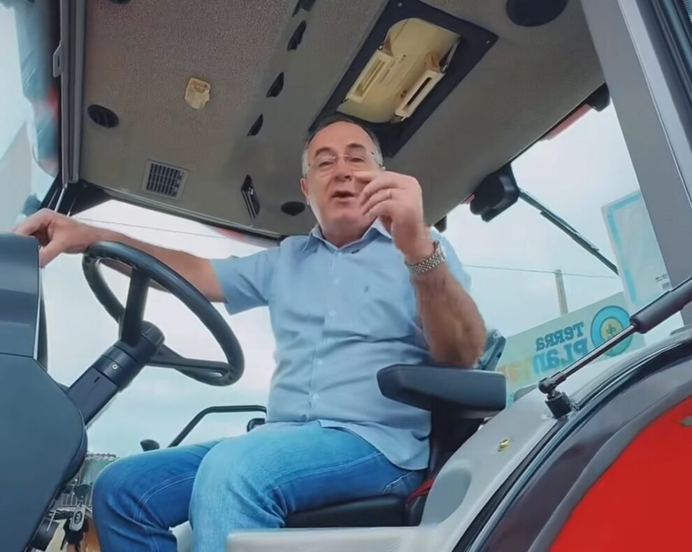 zeca-cavalcanti-destaca-papel-dos-irmaos-gouveia-em-entrega-de-tratores