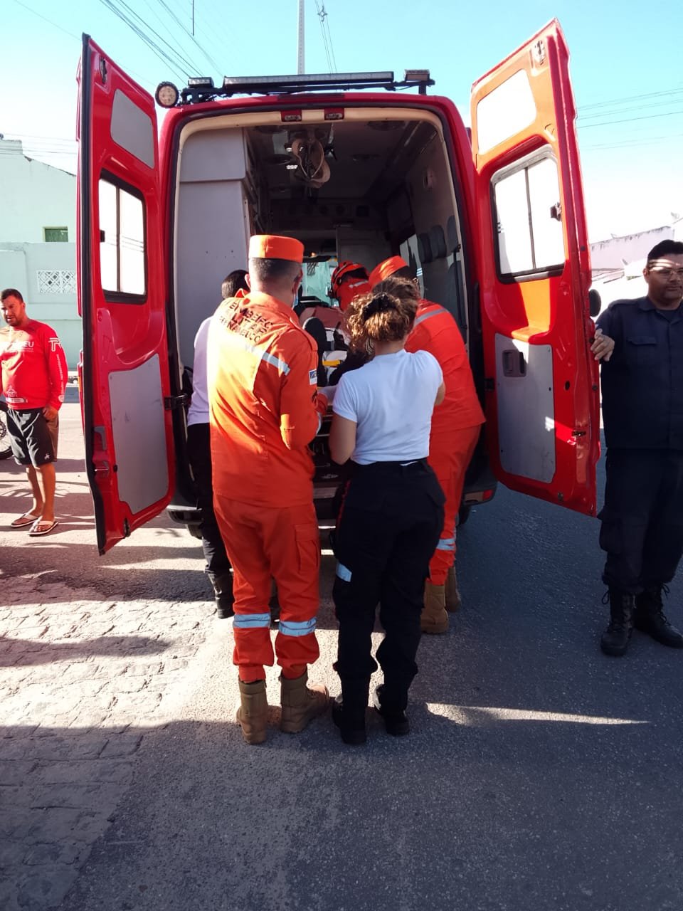 colisao-de-moto-e-carro-na-manha-desta-segunda-(26),-em-afogados