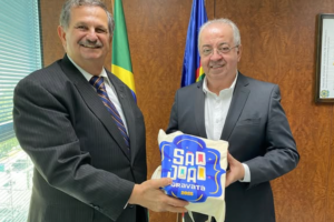 prefeito-de-gravata-entrega-convite-do-sao-joao-ao-vice-presidente-do-tre
