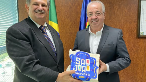 prefeito-de-gravata-entrega-convite-do-sao-joao-ao-vice-presidente-do-tre