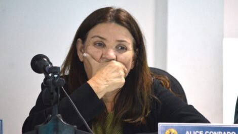 ainda-assombrada-por-vandinho,-alice-bate-no-ex-vereador-em-discurso