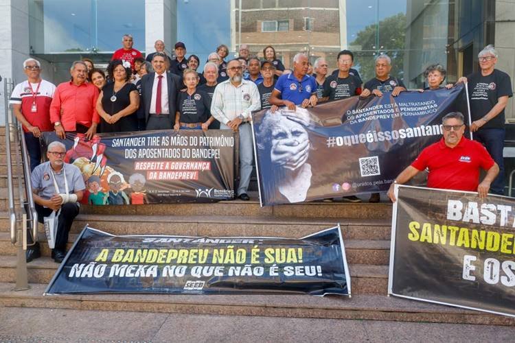 ex-funcionarios-do-antigo-bandepe-reclamam-participacao-em-fundo-de-previdencia