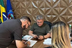 calumbi:-prefeito-empossa-novos-servidores-aprovados-no-concurso-de-2024