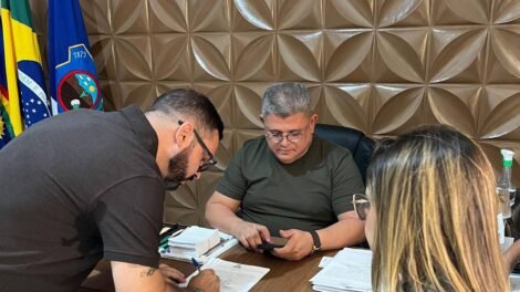 calumbi:-prefeito-empossa-novos-servidores-aprovados-no-concurso-de-2024