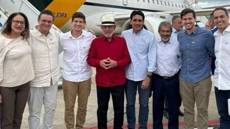 joao-campos-veio-no-mesmo-voo-de-lula-para-ato-em-salgueiro