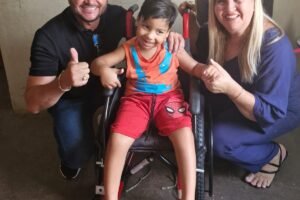 tavares:-prefeito-coco-de-odalio-presenteia-crianca-especial