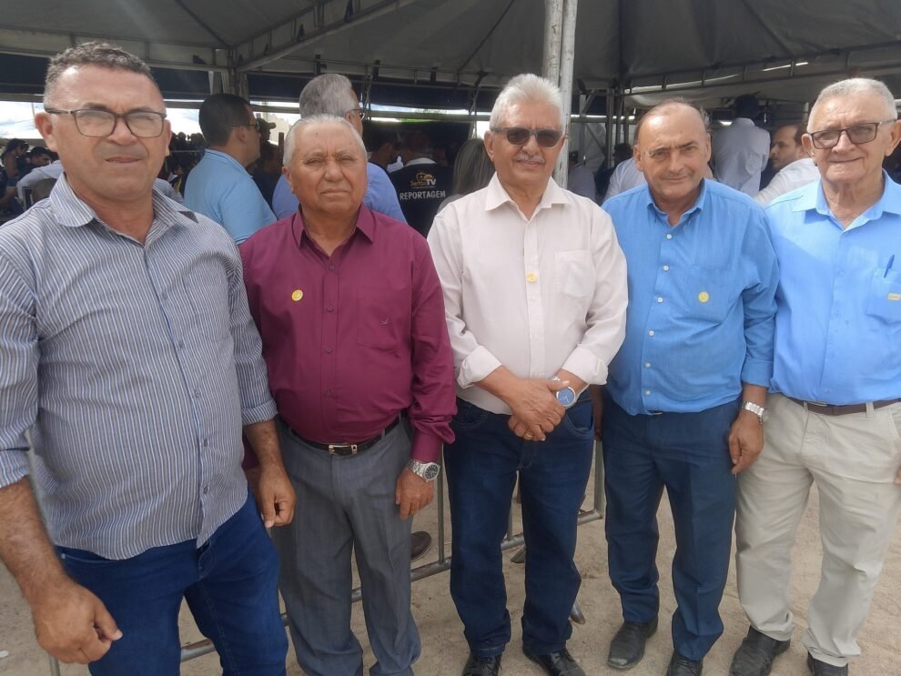 prefeito-ze-pretinho,-de-quixaba,-participa-de-ato-com-o-presidente-lula,-em-salgueiro