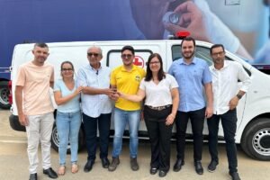 prefeitura-de-ingazeira-entrega-nova-ambulancia-ao-municipio