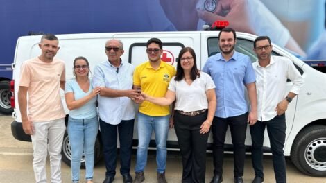 prefeitura-de-ingazeira-entrega-nova-ambulancia-ao-municipio