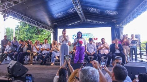 ao-lado-de-raquel-lyra,-duque-participa-da-entrega-das-carretas-da-mulher-pernambucana-no-recife