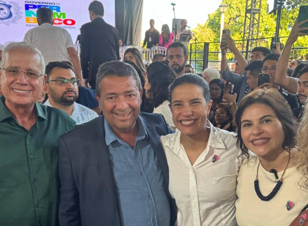 zeinha-torres-participa-da-entrega-das-carretas-da-mulher-pernambucana-ao-lado-de-raquel-lyra