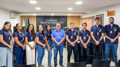 camara-de-tuparetama-implanta-uso-de-uniformes-e-crachas-para-servidores