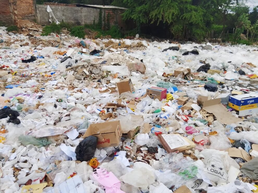 moradores-denunciam-descarte-irregular-de-lixo-perto-do-rio-pajeu,-em-afogados-da-ingazeira