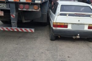 carro-colide-com-caminhao-no-centro-de-afogados-da-ingazeira;-ninguem-ficou-ferido