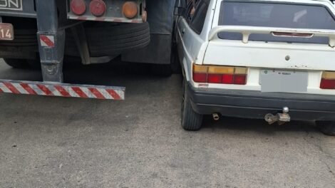 carro-colide-com-caminhao-no-centro-de-afogados-da-ingazeira;-ninguem-ficou-ferido