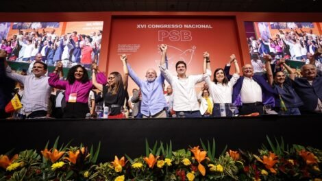 joao-campos-assume-psb-nacional-com-apelo-por-frente-democratica-em-2026